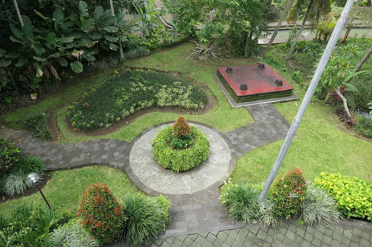 Taman di kawasan Pura Taman Ayun
